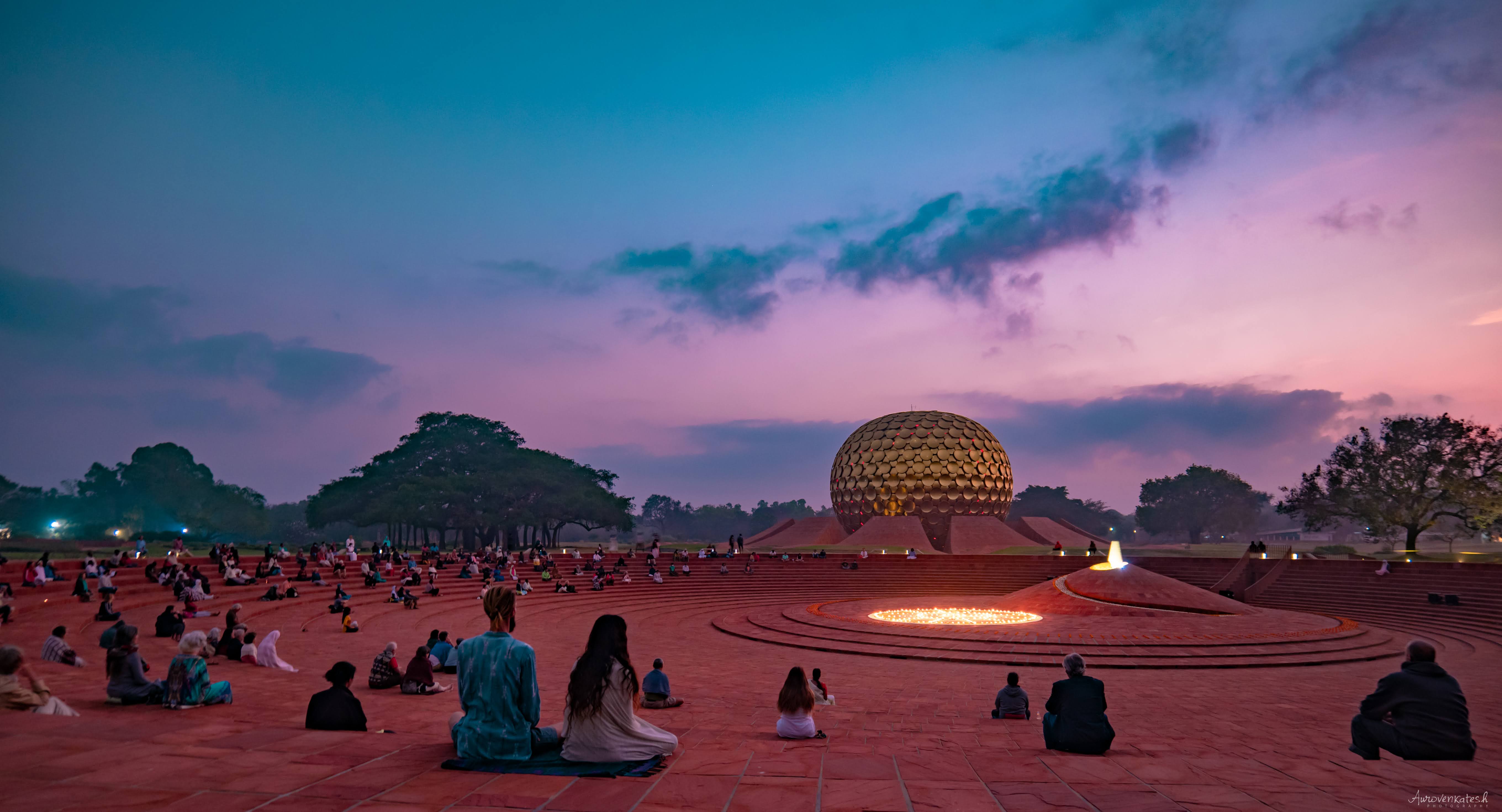 Mémoires incarnées d’Auroville - Récits biographiques et utopies en recherche-création, performance, mémoire sur scène, écritures inventives et pédagogies expérimentales