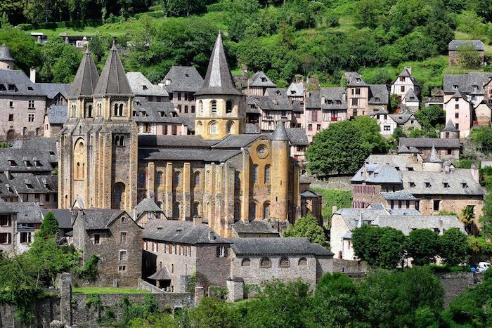 abbatiale sainte foy inscrit sur liste patrimoine mondial large